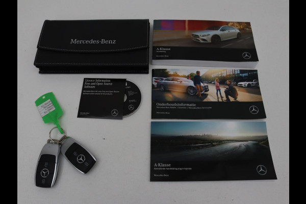 Mercedes-Benz A-Klasse 250e Urban | Leder | Stoelverwarming | Trekhaak | Camera | Sfeerverlichting | Widescreen | Park Assist | Navigatie | Full LED