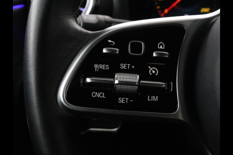 Mercedes-Benz A-Klasse 250e Urban | Leder | Stoelverwarming | Trekhaak | Camera | Sfeerverlichting | Widescreen | Park Assist | Navigatie | Full LED