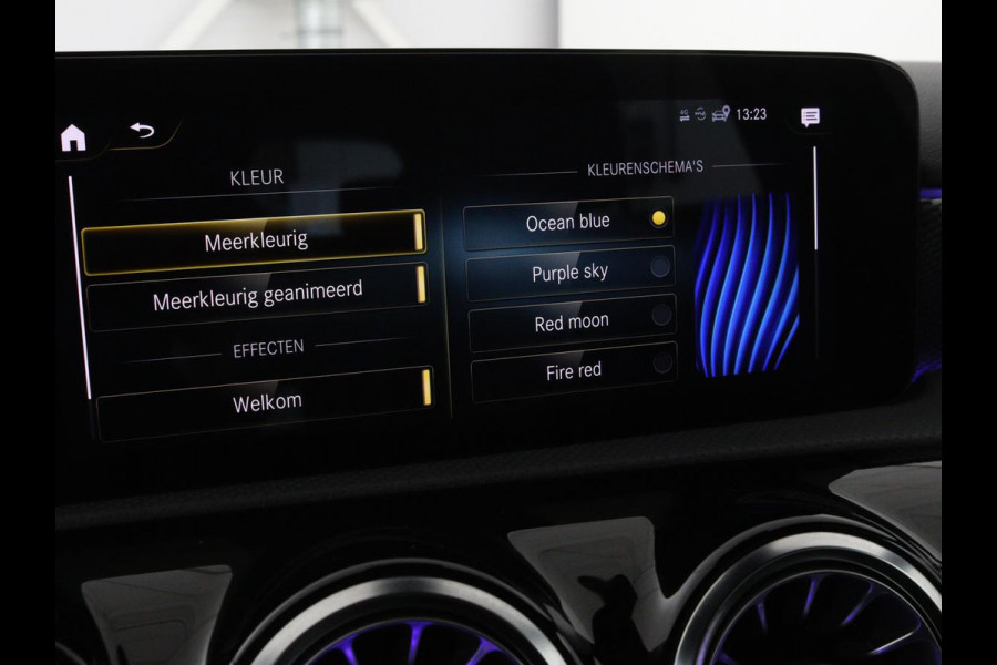 Mercedes-Benz A-Klasse 250e Urban | Leder | Stoelverwarming | Trekhaak | Camera | Sfeerverlichting | Widescreen | Park Assist | Navigatie | Full LED