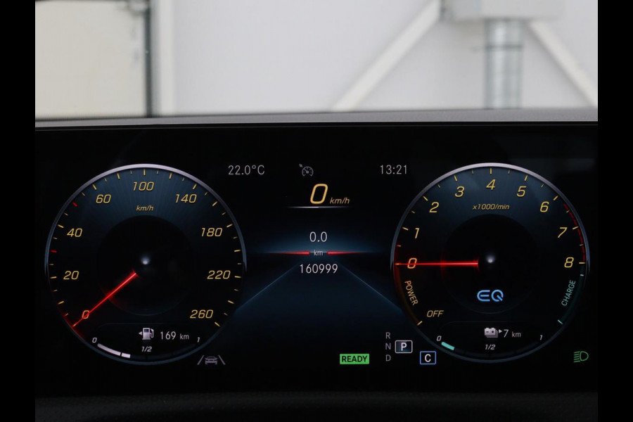 Mercedes-Benz A-Klasse 250e Urban | Leder | Stoelverwarming | Trekhaak | Camera | Sfeerverlichting | Widescreen | Park Assist | Navigatie | Full LED