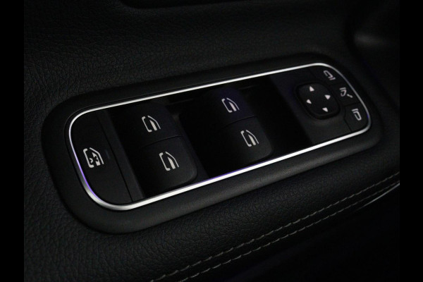 Mercedes-Benz A-Klasse 250e Urban | Leder | Stoelverwarming | Trekhaak | Camera | Sfeerverlichting | Widescreen | Park Assist | Navigatie | Full LED