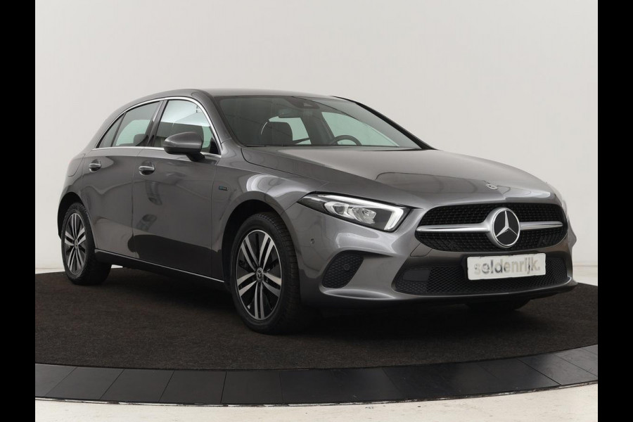 Mercedes-Benz A-Klasse 250e Urban | Leder | Stoelverwarming | Trekhaak | Camera | Sfeerverlichting | Widescreen | Park Assist | Navigatie | Full LED