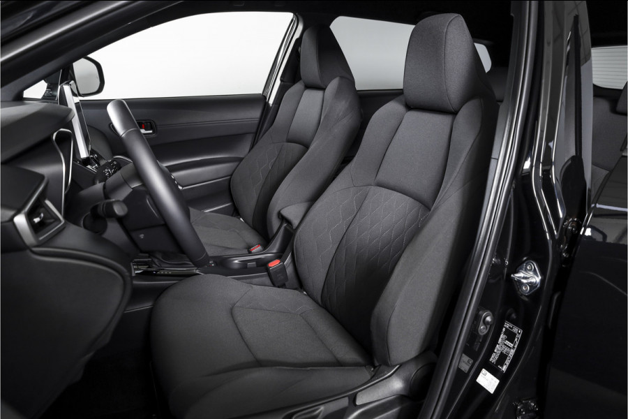 Toyota Corolla Cross Hybrid 140 Style | Dig. Cockpit | Adapt. Cruise | Stoel+-Stuurverw. | Trekhaak | PDC | Camera | NAV+App. Connect | Elek. Klep | ECC | LM 18" |