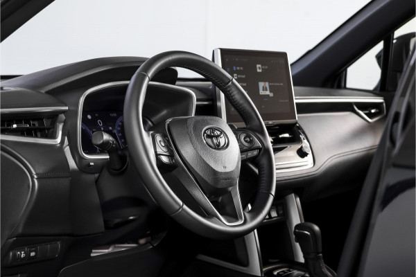 Toyota Corolla Cross Hybrid 140 Style | Dig. Cockpit | Adapt. Cruise | Stoel+-Stuurverw. | Trekhaak | PDC | Camera | NAV+App. Connect | Elek. Klep | ECC | LM 18" |
