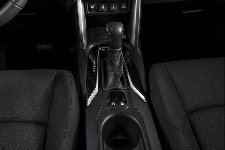 Toyota Corolla Cross Hybrid 140 Style | Dig. Cockpit | Adapt. Cruise | Stoel+-Stuurverw. | Trekhaak | PDC | Camera | NAV+App. Connect | Elek. Klep | ECC | LM 18" |