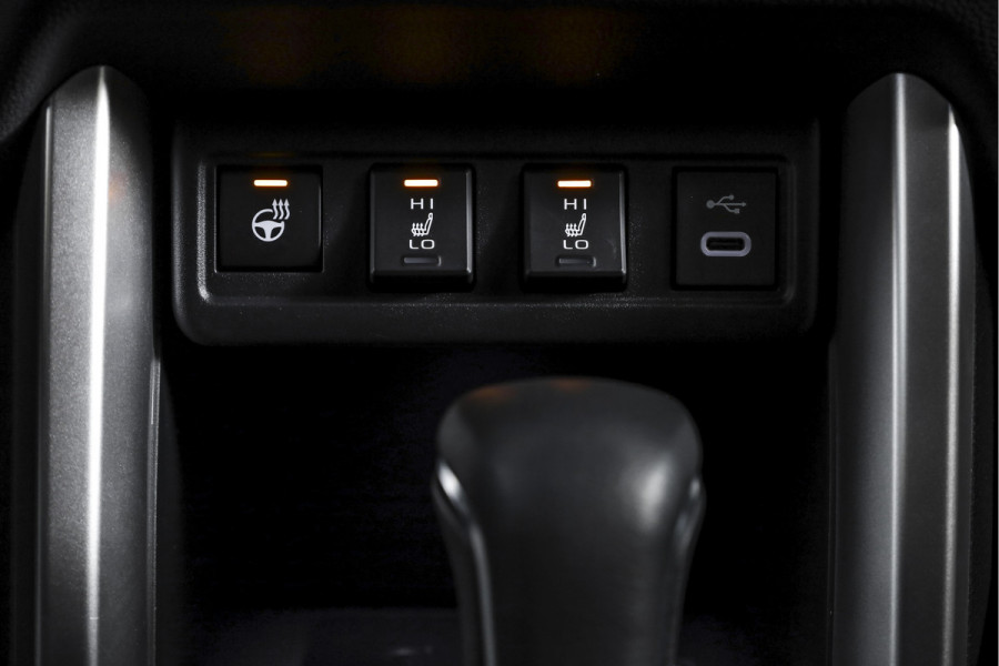 Toyota Corolla Cross Hybrid 140 Style | Dig. Cockpit | Adapt. Cruise | Stoel+-Stuurverw. | Trekhaak | PDC | Camera | NAV+App. Connect | Elek. Klep | ECC | LM 18" |