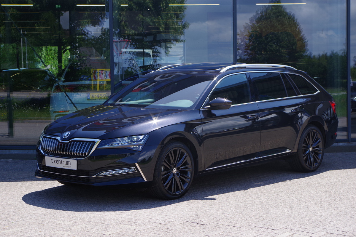 Škoda Superb Combi 1.4 TSI iV 218 PK Laurin & Klement PHEV, Leder, Panoramdak, 4 x Stoelverwarming, Camera Škoda Superb Combi 1.4 TSI iV 218 PK Laurin & Klement PHEV, Leder, Panoramdak, 4 x Stoelverwarming, Camera