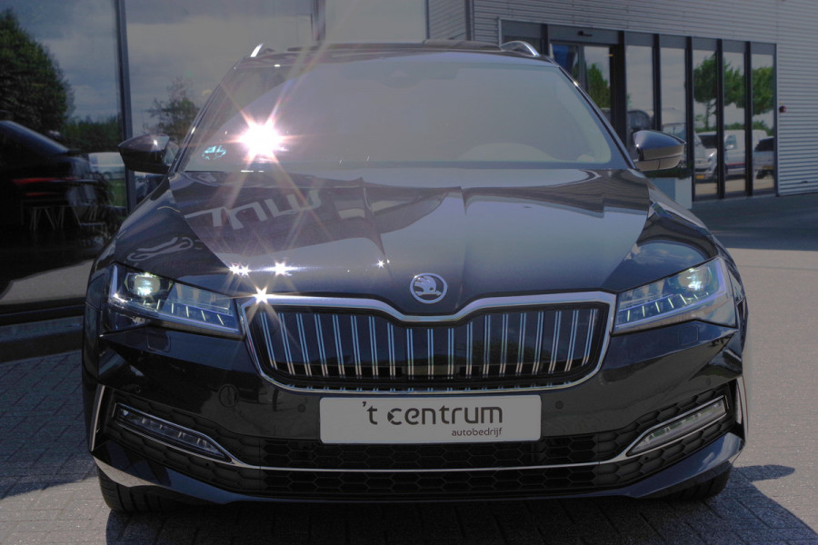 Škoda Superb Combi 1.4 TSI iV 218 PK Laurin & Klement PHEV, Leder, Panoramdak, 4 x Stoelverwarming, Camera