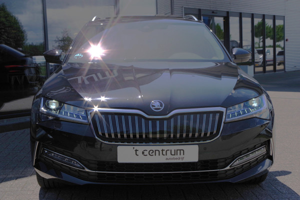 Škoda Superb Combi 1.4 TSI iV 218 PK Laurin & Klement PHEV, Leder, Panoramdak, 4 x Stoelverwarming, Camera