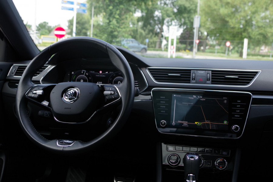 Škoda Superb Combi 1.4 TSI iV 218 PK Laurin & Klement PHEV, Leder, Panoramdak, 4 x Stoelverwarming, Camera