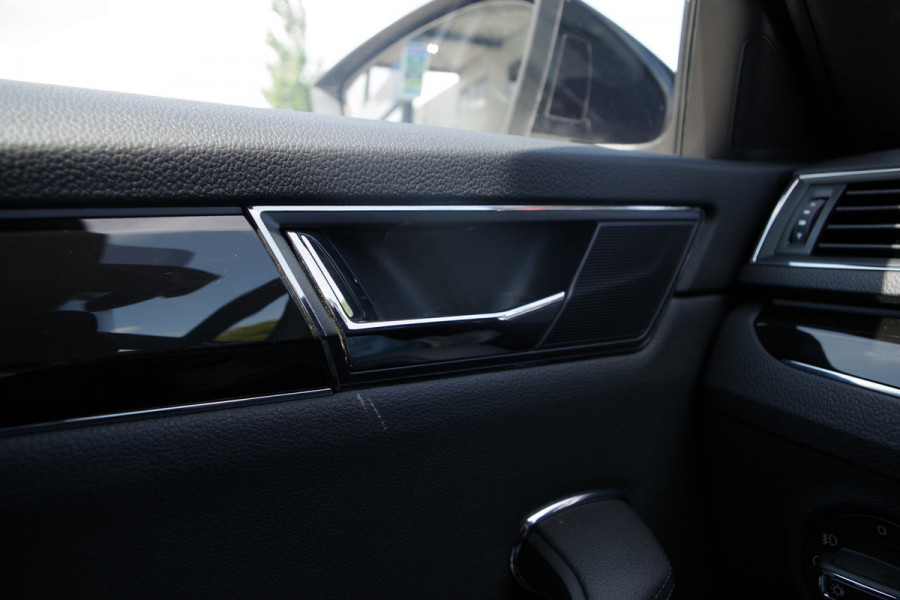 Škoda Superb Combi 1.4 TSI iV 218 PK Laurin & Klement PHEV, Leder, Panoramdak, 4 x Stoelverwarming, Camera
