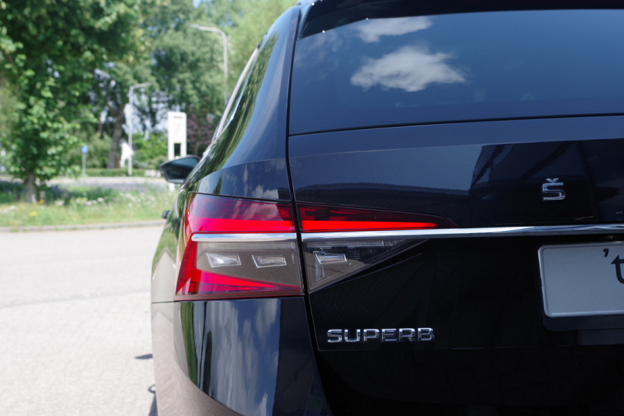 Škoda Superb Combi 1.4 TSI iV 218 PK Laurin & Klement PHEV, Leder, Panoramdak, 4 x Stoelverwarming, Camera