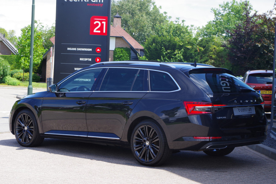 Škoda Superb Combi 1.4 TSI iV 218 PK Laurin & Klement PHEV, Leder, Panoramdak, 4 x Stoelverwarming, Camera