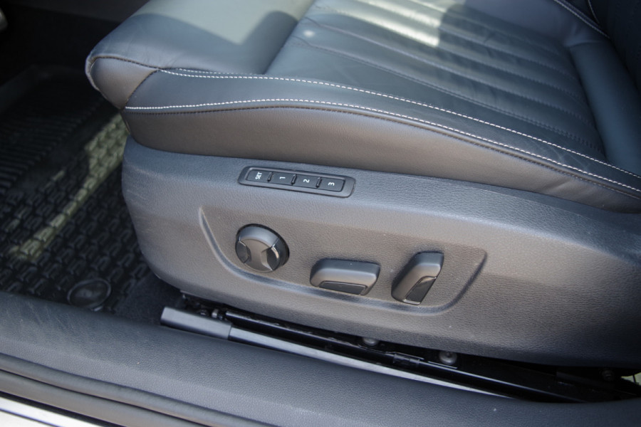 Škoda Superb Combi 1.4 TSI iV 218 PK Laurin & Klement PHEV, Leder, Panoramdak, 4 x Stoelverwarming, Camera