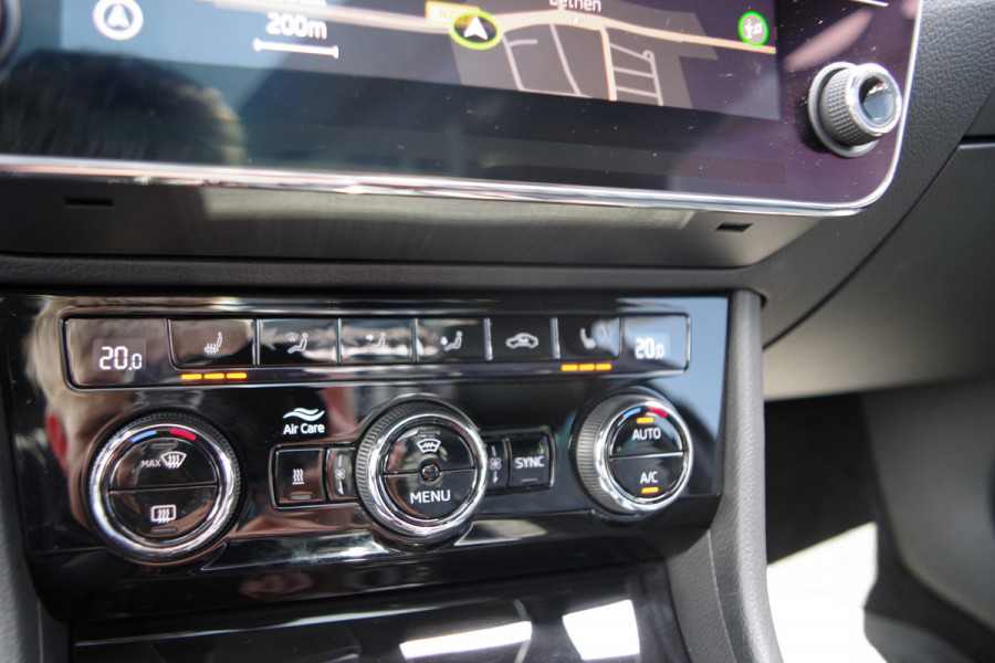 Škoda Superb Combi 1.4 TSI iV 218 PK Laurin & Klement PHEV, Leder, Panoramdak, 4 x Stoelverwarming, Camera