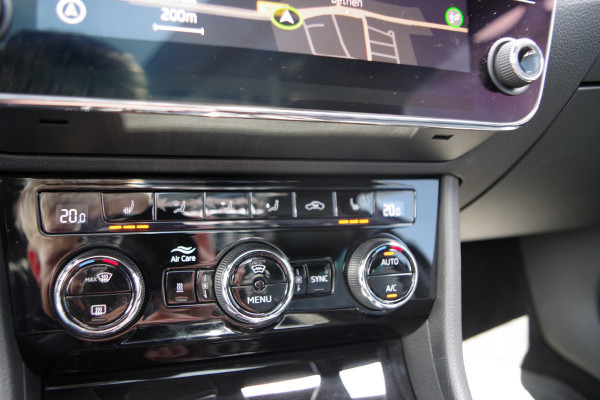 Škoda Superb Combi 1.4 TSI iV 218 PK Laurin & Klement PHEV, Leder, Panoramdak, 4 x Stoelverwarming, Camera