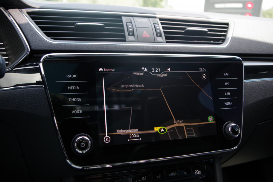 Škoda Superb Combi 1.4 TSI iV 218 PK Laurin & Klement PHEV, Leder, Panoramdak, 4 x Stoelverwarming, Camera