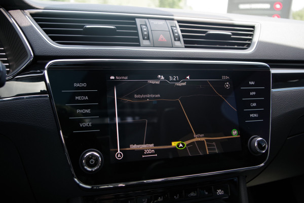 Škoda Superb Combi 1.4 TSI iV 218 PK Laurin & Klement PHEV, Leder, Panoramdak, 4 x Stoelverwarming, Camera