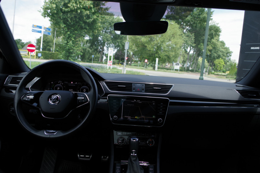 Škoda Superb Combi 1.4 TSI iV 218 PK Laurin & Klement PHEV, Leder, Panoramdak, 4 x Stoelverwarming, Camera