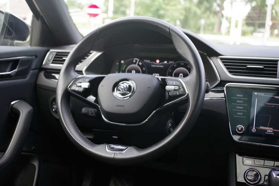 Škoda Superb Combi 1.4 TSI iV 218 PK Laurin & Klement PHEV, Leder, Panoramdak, 4 x Stoelverwarming, Camera