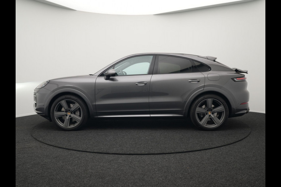 Porsche Cayenne Coupé 3.0 E-Hybrid Plug In Hybrid 462PK Dealer O.H Facelift PHEV | Panodak | Luchtvering | Sportuitlaat | 4 Wiel Besturing | PDLS+ | Sport Chrono | InnoDrive Adaptive Cruise | SportDesign | Head up | Soft Close | 22"L.M | 360 Camera | 18-voudige leder