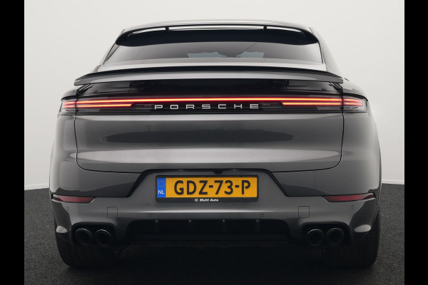 Porsche Cayenne Coupé 3.0 E-Hybrid Plug In Hybrid 462PK Dealer O.H Facelift PHEV | Panodak | Luchtvering | Sportuitlaat | 4 Wiel Besturing | PDLS+ | Sport Chrono | InnoDrive Adaptive Cruise | SportDesign | Head up | Soft Close | 22"L.M | 360 Camera | 18-voudige leder