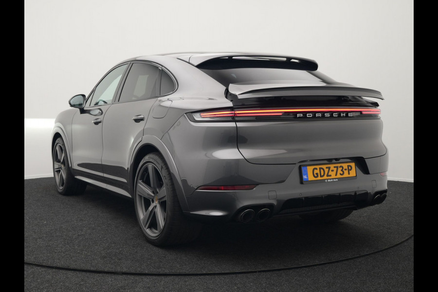 Porsche Cayenne Coupé 3.0 E-Hybrid Plug In Hybrid 462PK Dealer O.H Facelift PHEV | Panodak | Luchtvering | Sportuitlaat | 4 Wiel Besturing | PDLS+ | Sport Chrono | InnoDrive Adaptive Cruise | SportDesign | Head up | Soft Close | 22"L.M | 360 Camera | 18-voudige leder