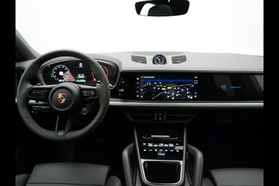 Porsche Cayenne Coupé 3.0 E-Hybrid Plug In Hybrid 462PK Dealer O.H Facelift PHEV | Panodak | Luchtvering | Sportuitlaat | 4 Wiel Besturing | PDLS+ | Sport Chrono | InnoDrive Adaptive Cruise | SportDesign | Head up | Soft Close | 22"L.M | 360 Camera | 18-voudige leder