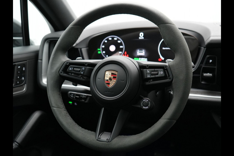 Porsche Cayenne Coupé 3.0 E-Hybrid Plug In Hybrid 462PK Dealer O.H Facelift PHEV | Panodak | Luchtvering | Sportuitlaat | 4 Wiel Besturing | PDLS+ | Sport Chrono | InnoDrive Adaptive Cruise | SportDesign | Head up | Soft Close | 22"L.M | 360 Camera | 18-voudige leder