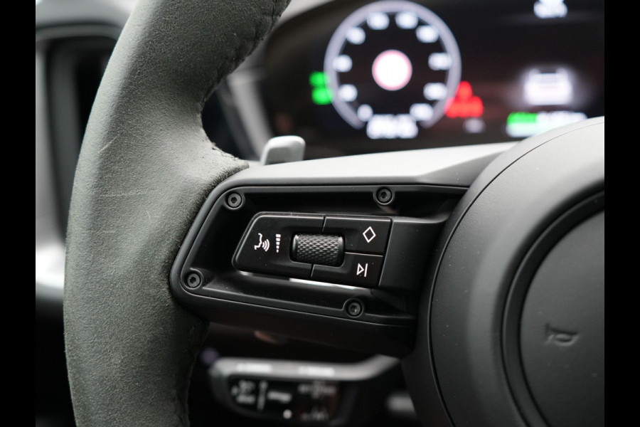 Porsche Cayenne Coupé 3.0 E-Hybrid Plug In Hybrid 462PK Dealer O.H Facelift PHEV | Panodak | Luchtvering | Sportuitlaat | 4 Wiel Besturing | PDLS+ | Sport Chrono | InnoDrive Adaptive Cruise | SportDesign | Head up | Soft Close | 22"L.M | 360 Camera | 18-voudige leder