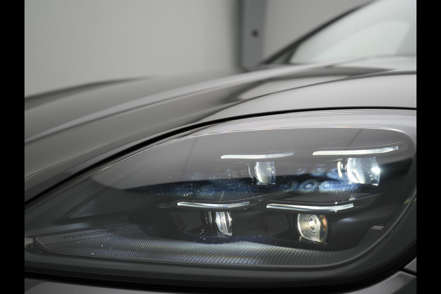 Porsche Cayenne Coupé 3.0 E-Hybrid Plug In Hybrid 462PK Dealer O.H Facelift PHEV | Panodak | Luchtvering | Sportuitlaat | 4 Wiel Besturing | PDLS+ | Sport Chrono | InnoDrive Adaptive Cruise | SportDesign | Head up | Soft Close | 22"L.M | 360 Camera | 18-voudige leder