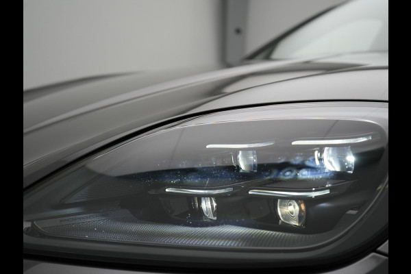 Porsche Cayenne Coupé 3.0 E-Hybrid Plug In Hybrid 462PK Dealer O.H Facelift PHEV | Panodak | Luchtvering | Sportuitlaat | 4 Wiel Besturing | PDLS+ | Sport Chrono | InnoDrive Adaptive Cruise | SportDesign | Head up | Soft Close | 22"L.M | 360 Camera | 18-voudige leder