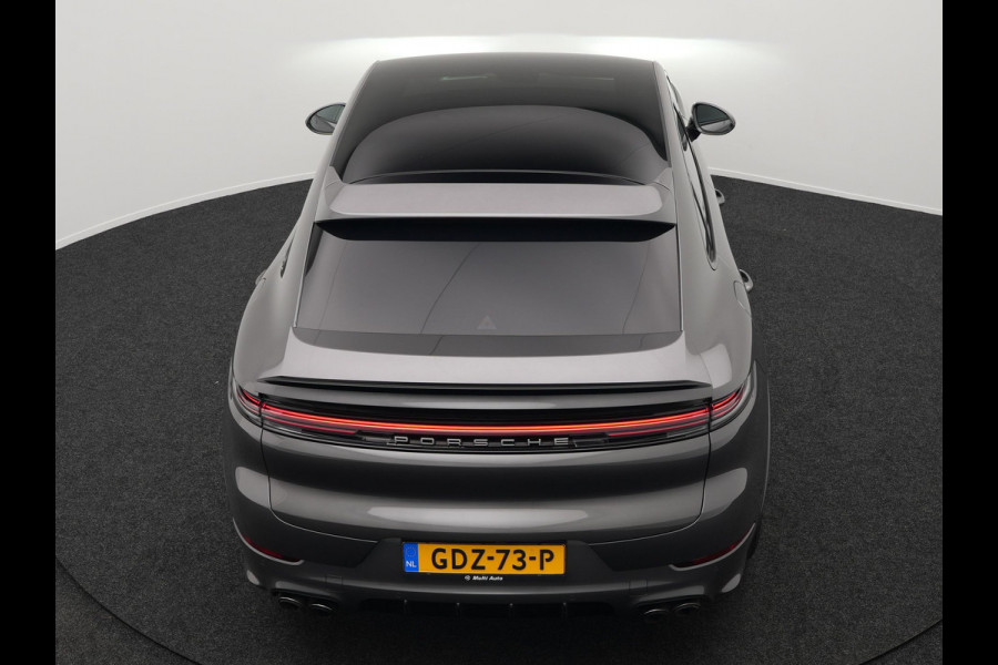 Porsche Cayenne Coupé 3.0 E-Hybrid Plug In Hybrid 462PK Dealer O.H Facelift PHEV | Panodak | Luchtvering | Sportuitlaat | 4 Wiel Besturing | PDLS+ | Sport Chrono | InnoDrive Adaptive Cruise | SportDesign | Head up | Soft Close | 22"L.M | 360 Camera | 18-voudige leder