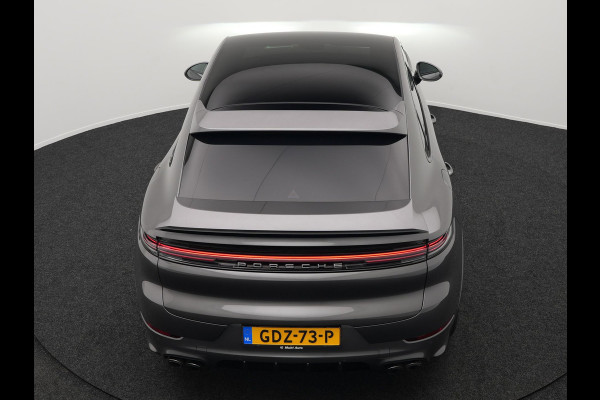 Porsche Cayenne Coupé 3.0 E-Hybrid Plug In Hybrid 462PK Dealer O.H Facelift PHEV | Panodak | Luchtvering | Sportuitlaat | 4 Wiel Besturing | PDLS+ | Sport Chrono | InnoDrive Adaptive Cruise | SportDesign | Head up | Soft Close | 22"L.M | 360 Camera | 18-voudige leder
