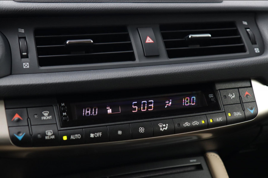 Lexus CT 200h Business Line / CAMERA / ALCANTARA / LED / CRUISE / NAP