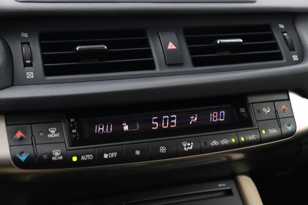 Lexus CT 200h Business Line / CAMERA / ALCANTARA / LED / CRUISE / NAP