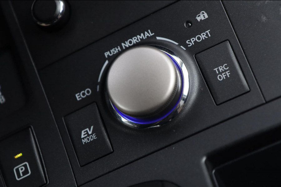 Lexus CT 200h Business Line / CAMERA / ALCANTARA / LED / CRUISE / NAP