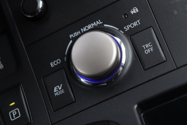 Lexus CT 200h Business Line / CAMERA / ALCANTARA / LED / CRUISE / NAP
