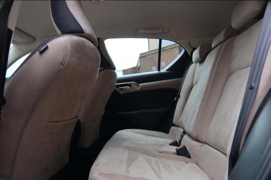 Lexus CT 200h Business Line / CAMERA / ALCANTARA / LED / CRUISE / NAP