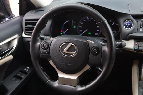 Lexus CT 200h Business Line / CAMERA / ALCANTARA / LED / CRUISE / NAP