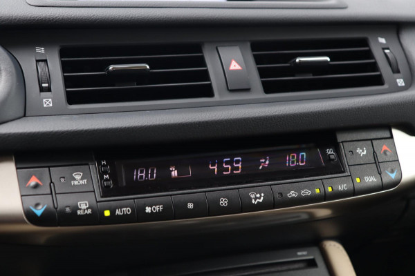 Lexus CT 200h Business Line / CAMERA / ALCANTARA / LED / CRUISE / NAP