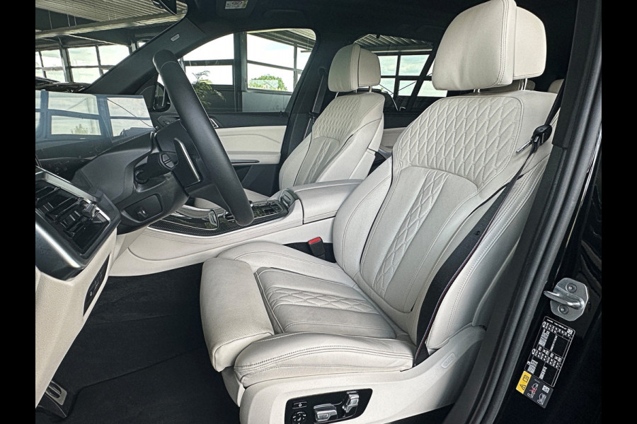 BMW X5 50e M-Sport Pro Performance | 360 View | Massage & Ventilatie | ACC | Individual Leder | Pano | Head-Up | 4-Zone Clima | 22'' | Stoelverwarming V+A | Laser-LED | 2x Memory | Keyless-Entry | Trekhaak | Comfortstoelen | Beker Koeling+Verwarming | Stuurverwarming | Zonwering | Carplay | Draadloos Laden |