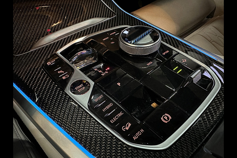 BMW X5 50e M-Sport Pro Performance | 360 View | Massage & Ventilatie | ACC | Individual Leder | Pano | Head-Up | 4-Zone Clima | 22'' | Stoelverwarming V+A | Laser-LED | 2x Memory | Keyless-Entry | Trekhaak | Comfortstoelen | Beker Koeling+Verwarming | Stuurverwarming | Zonwering | Carplay | Draadloos Laden |