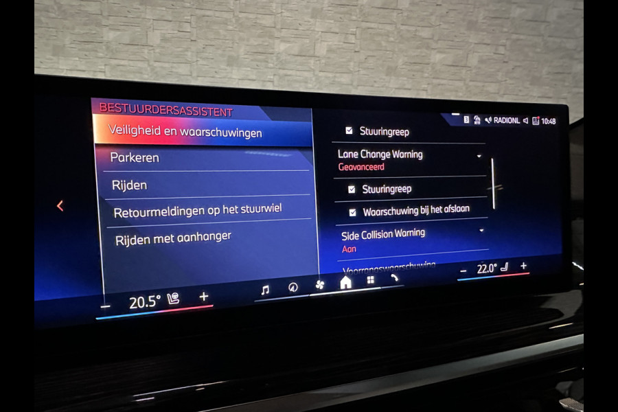 BMW X5 50e M-Sport Pro Performance | 360 View | Massage & Ventilatie | ACC | Individual Leder | Pano | Head-Up | 4-Zone Clima | 22'' | Stoelverwarming V+A | Laser-LED | 2x Memory | Keyless-Entry | Trekhaak | Comfortstoelen | Beker Koeling+Verwarming | Stuurverwarming | Zonwering | Carplay | Draadloos Laden |