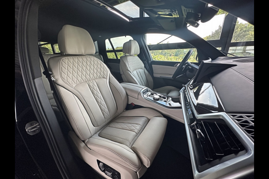 BMW X5 50e M-Sport Pro Performance | 360 View | Massage & Ventilatie | ACC | Individual Leder | Pano | Head-Up | 4-Zone Clima | 22'' | Stoelverwarming V+A | Laser-LED | 2x Memory | Keyless-Entry | Trekhaak | Comfortstoelen | Beker Koeling+Verwarming | Stuurverwarming | Zonwering | Carplay | Draadloos Laden |