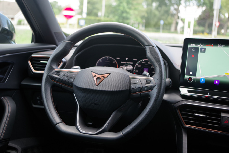 CUPRA Formentor 1.4 e-Hybrid VZ 245 PK  Performance PHEV, Camera, Carplay, Winterpakket