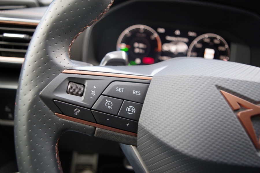 CUPRA Formentor 1.4 e-Hybrid VZ 245 PK  Performance PHEV, Camera, Carplay, Winterpakket