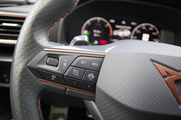 CUPRA Formentor 1.4 e-Hybrid VZ 245 PK  Performance PHEV, Camera, Carplay, Winterpakket