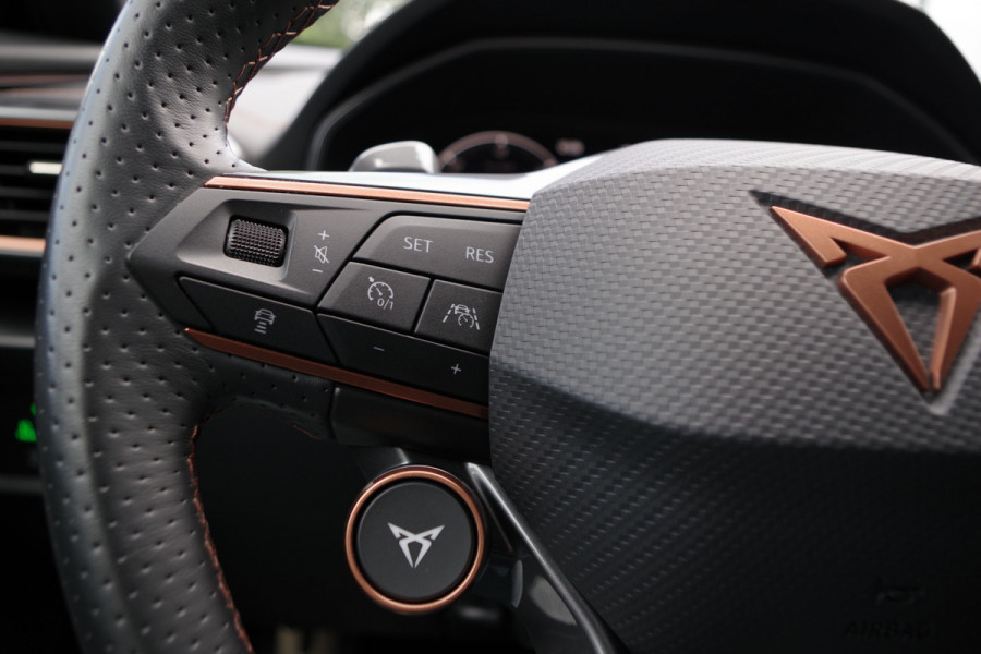 CUPRA Formentor 1.4 e-Hybrid 245 PK VZ Copper Edition, Trekhaak, LED, Winterpakket, Stuur-Startknop, Camera