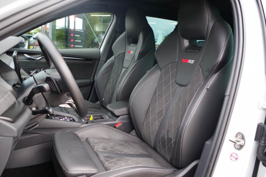 Škoda Octavia Combi 1.4 TSI RS iV PHEV 245 PK Business, Panoramadak, Leder-Alcantara, Canton Sound, Head-Up, Memory